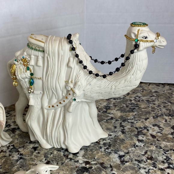 First Blessing Standing Camel Porcelain Nativity Christmas Figurines - Picture 6 of 16